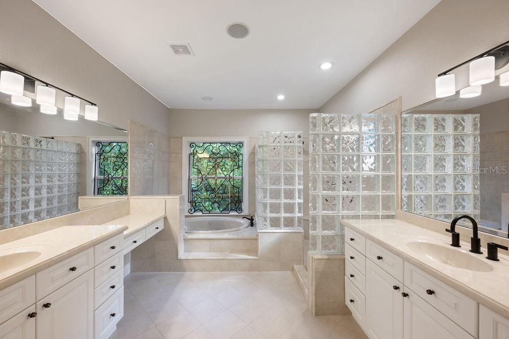 KEENES POINTE - Residential