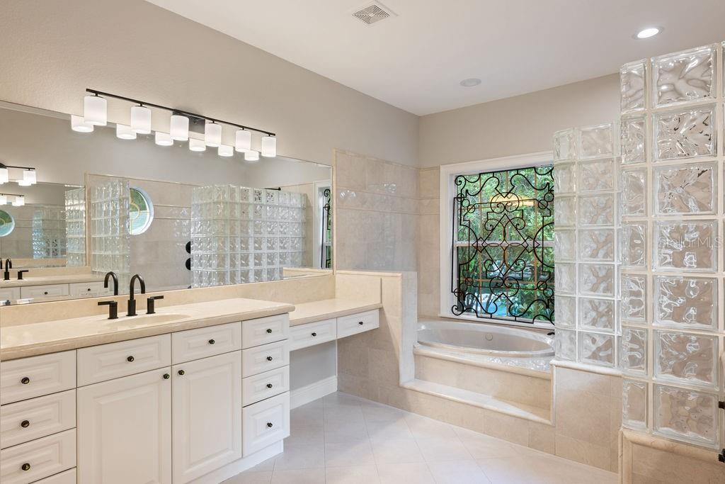 KEENES POINTE - Residential