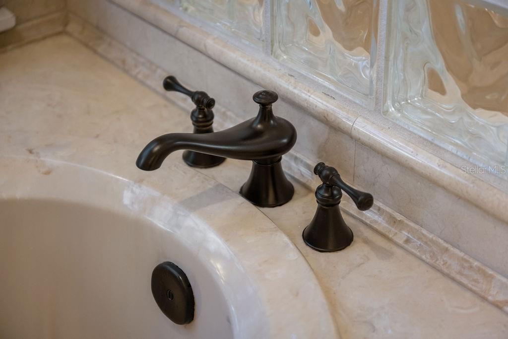 KEENES POINTE - Residential