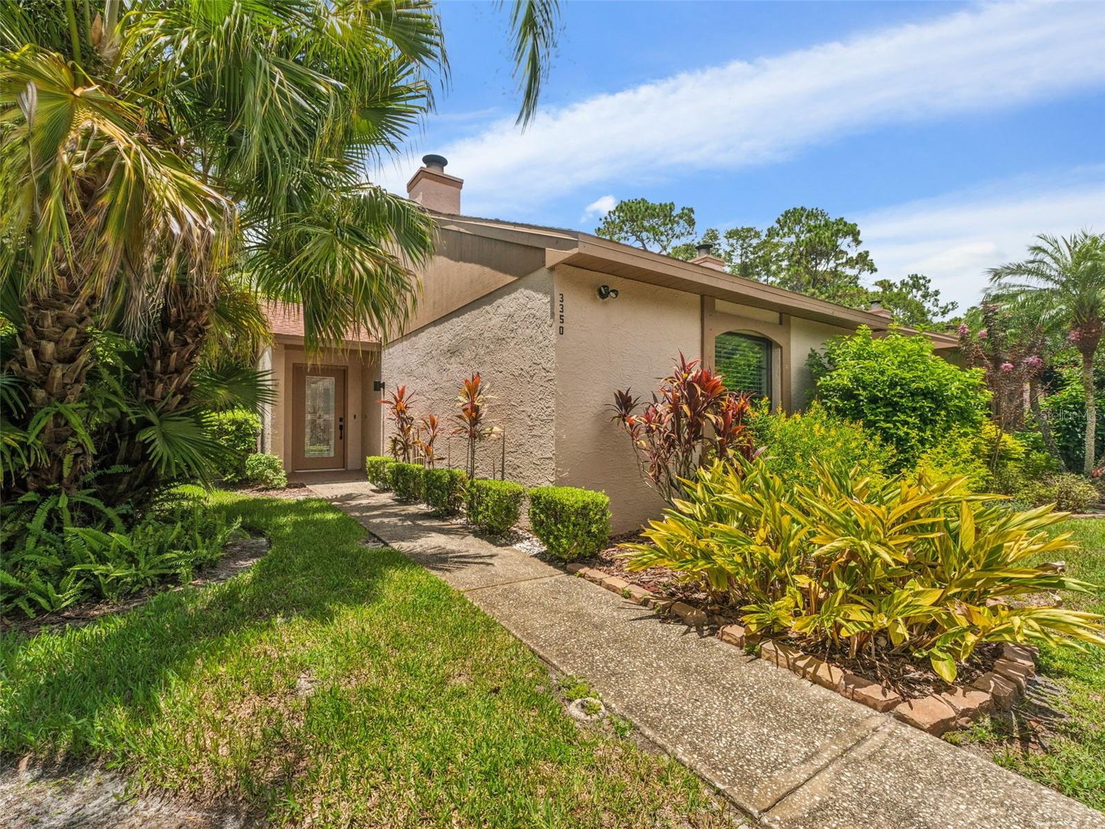 Updated 2-Bedroom, 2-Bath End-Unit in Brookhaven Subdivision – Available for Rent
Welcome to this beautifully updated 2-bedroom, 2-bath end-unit located in the desirable Brookhaven subdivision of Farrell Park in Palm Harbor. This low-maintenance corner unit offers serene waterfront views of the pond and a screened-in patio, providing the perfect spot to relax outdoors. Inside, the spacious layout features modern finishes and a cozy wood-burning fireplace, creating a warm and inviting atmosphere.
The kitchen boasts ample cabinet space and is equipped with all appliances for tenant convenience. You'll appreciate the generous closet space throughout the home, adding to the practicality and comfort. The HOA maintains the landscaping, allowing for effortless living.
Enjoy the community pool, as well as the unbeatable location near shopping, dining, parks, and top-rated schools: Cypress Woods Elementary, Carwise Middle, and East Lake High.
Included in the rent: Trash, community pool access and grounds maintenance.
This move-in-ready gem won't last long—schedule your showing today!