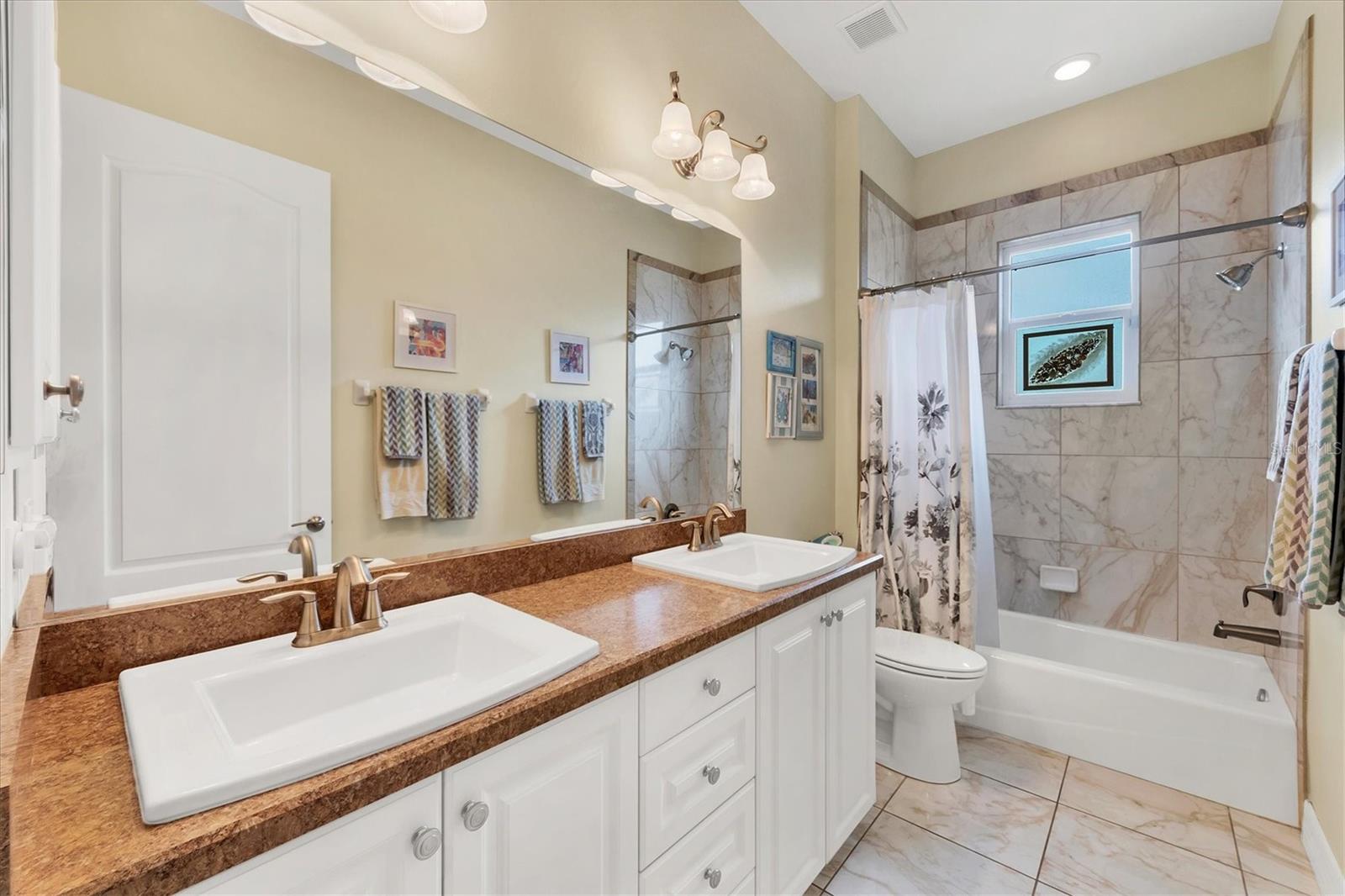 MISSION VALLEY ESTATE SEC B-1 - Residential