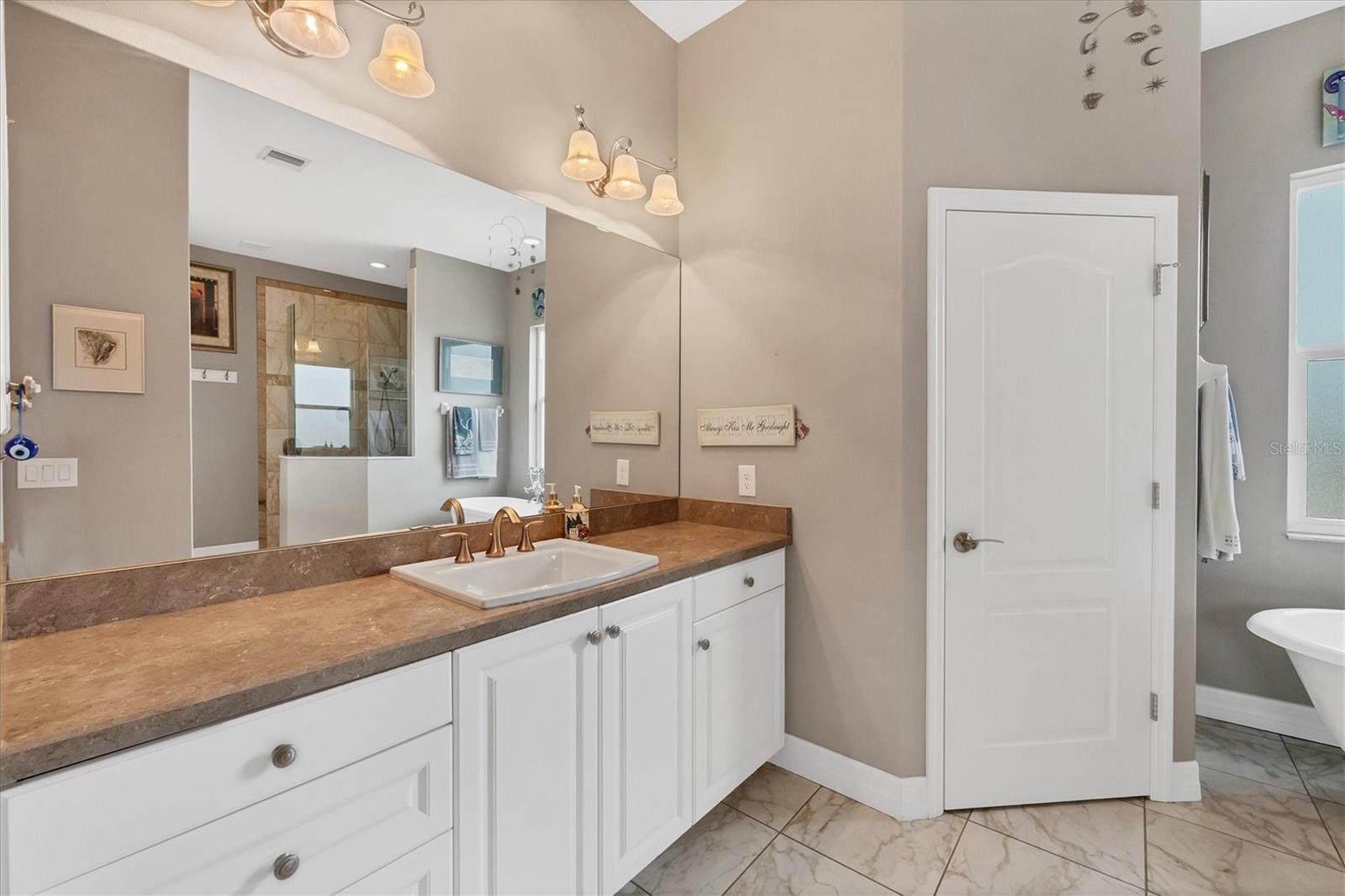 MISSION VALLEY ESTATE SEC B-1 - Residential