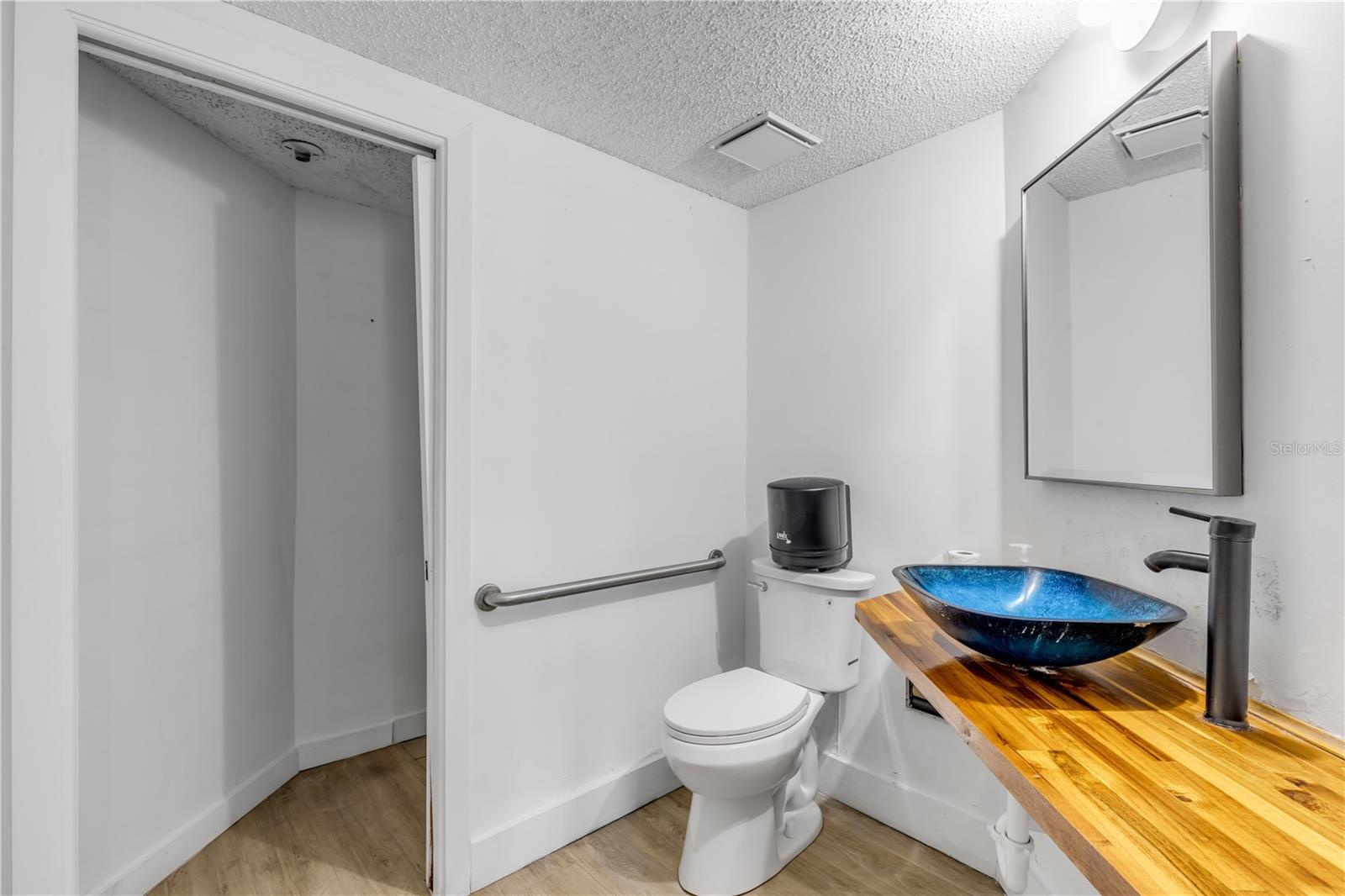 NORTH CSWY - Commercial Sale