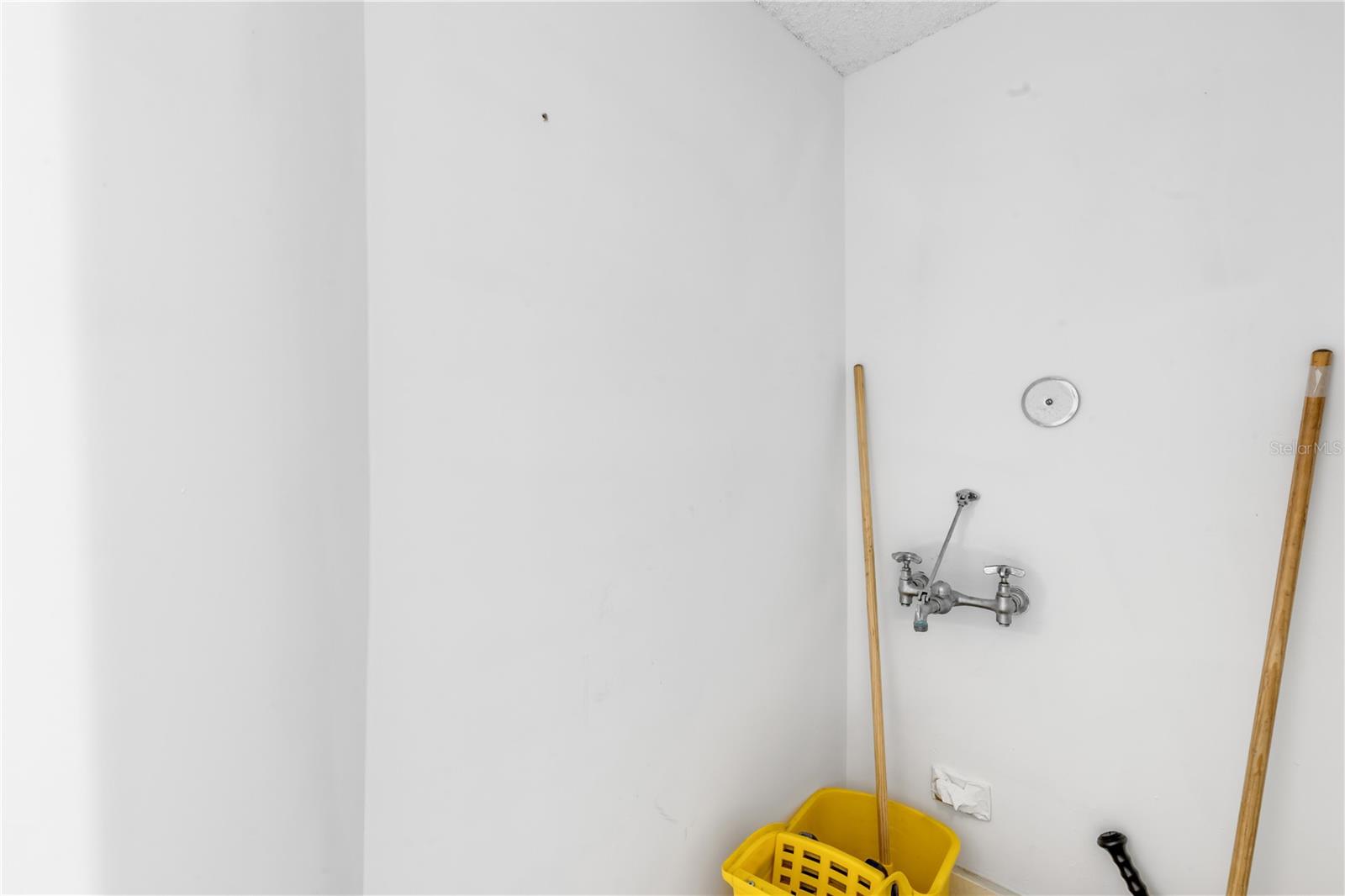 NORTH CSWY - Commercial Sale