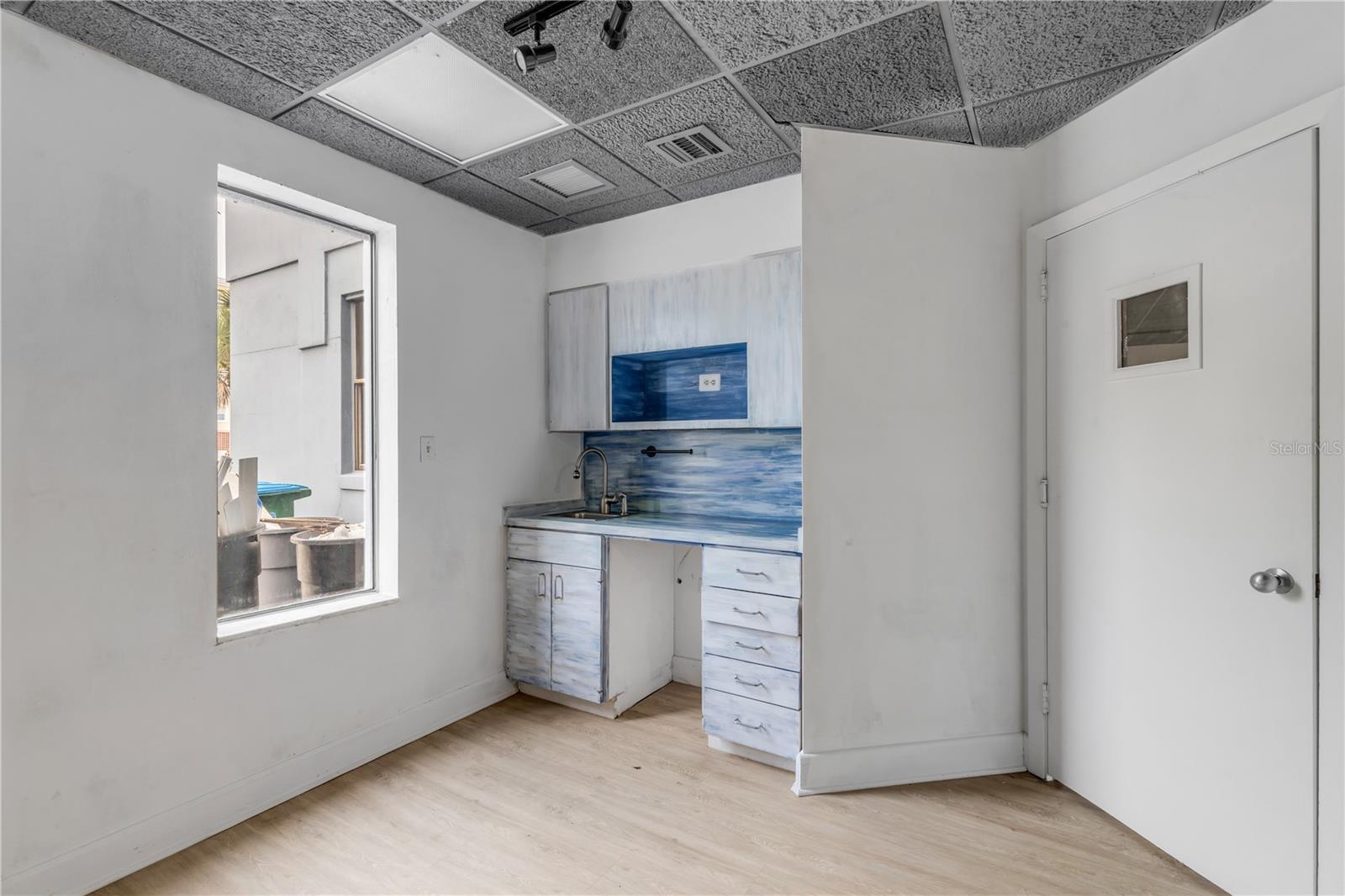 NORTH CSWY - Commercial Sale