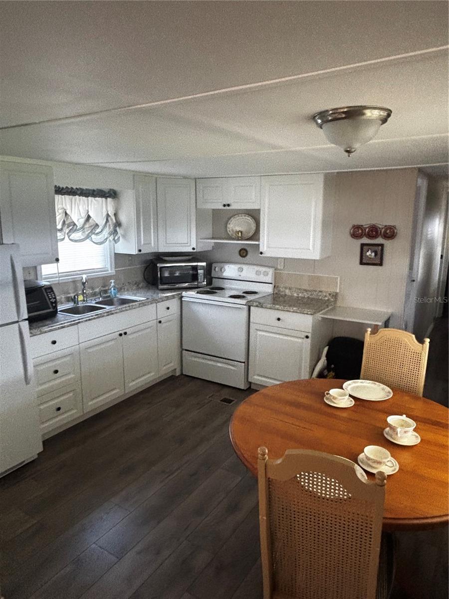 DORAL RO ASSOCIATION INC - Residential Lease