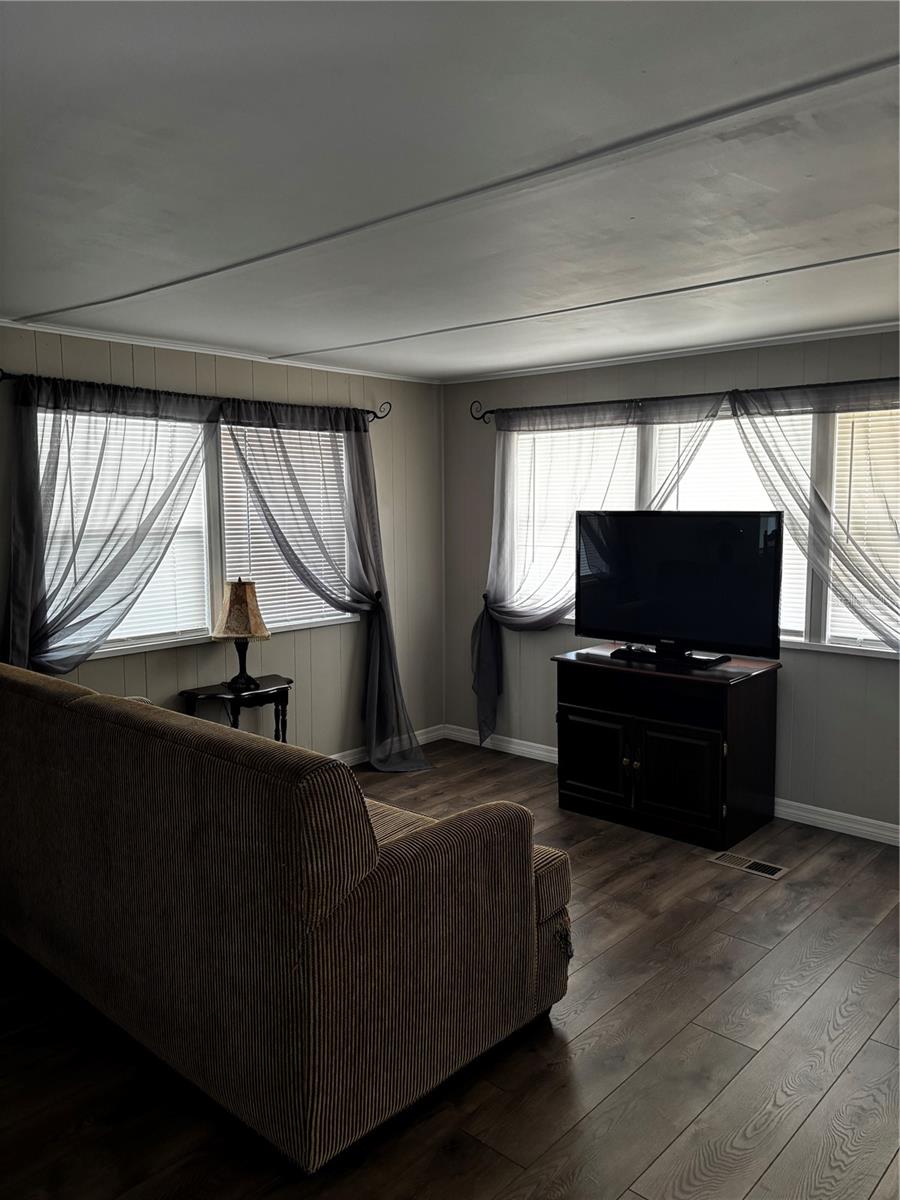 DORAL RO ASSOCIATION INC - Residential Lease