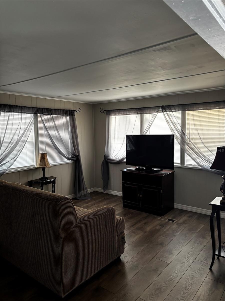 DORAL RO ASSOCIATION INC - Residential Lease