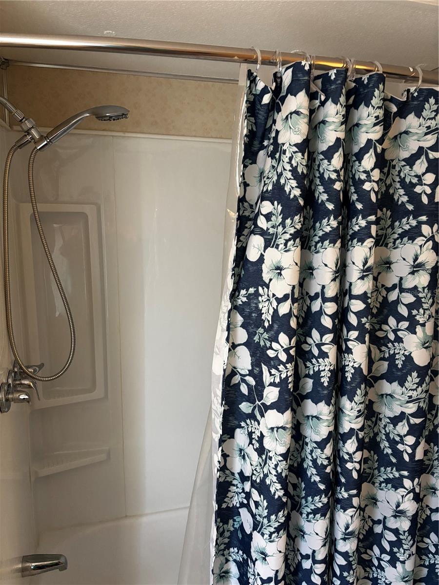 DORAL RO ASSOCIATION INC - Residential Lease