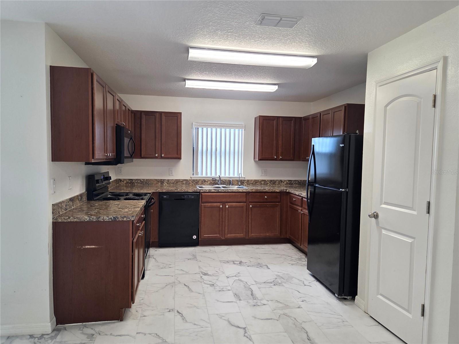 CRESTRIDGE AT ESTATES - Residential