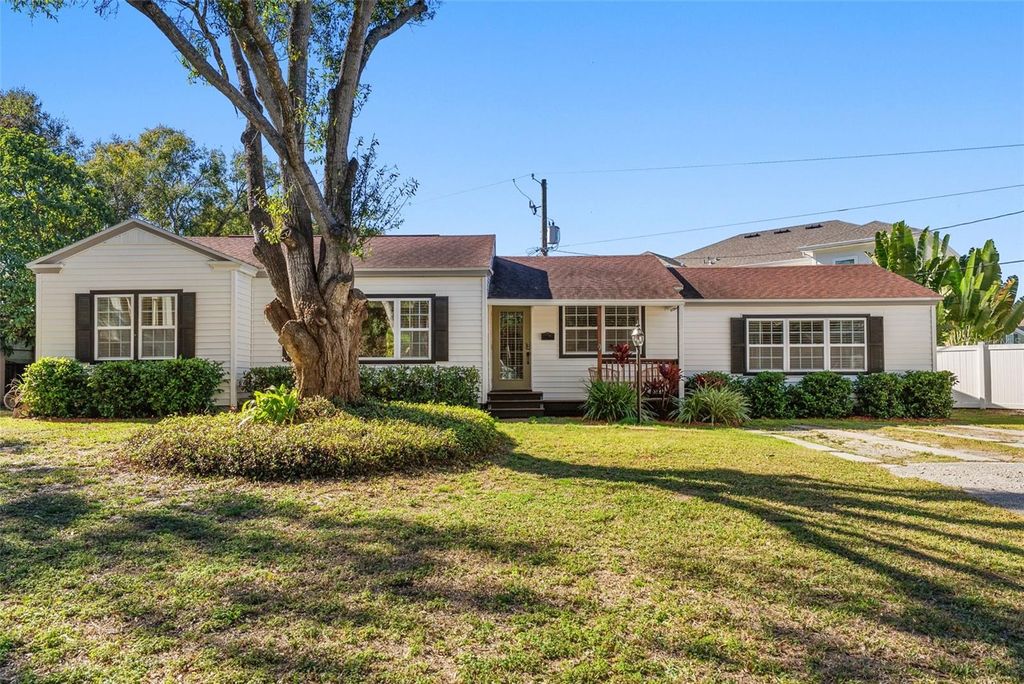 Photo of 3801 S Lynwood Avenue, Tampa, FL 33611 (MLS # TB8471820)