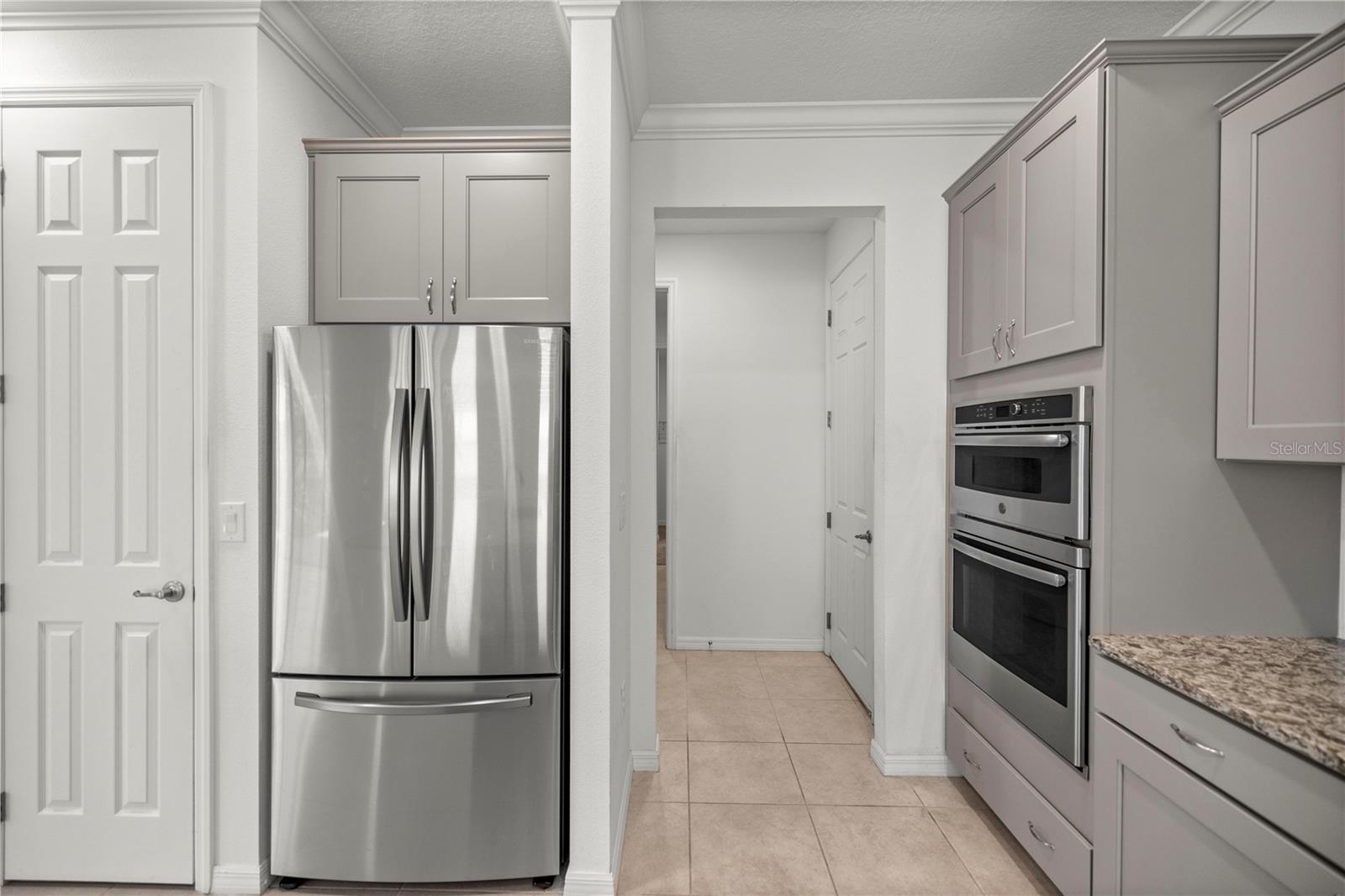 ON TOP/WORLD-AVALON PH 4 - Residential