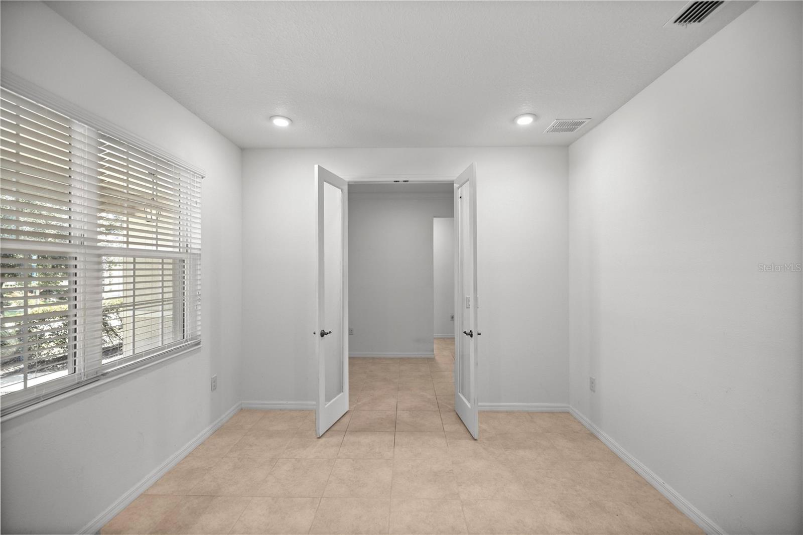 ON TOP/WORLD-AVALON PH 4 - Residential