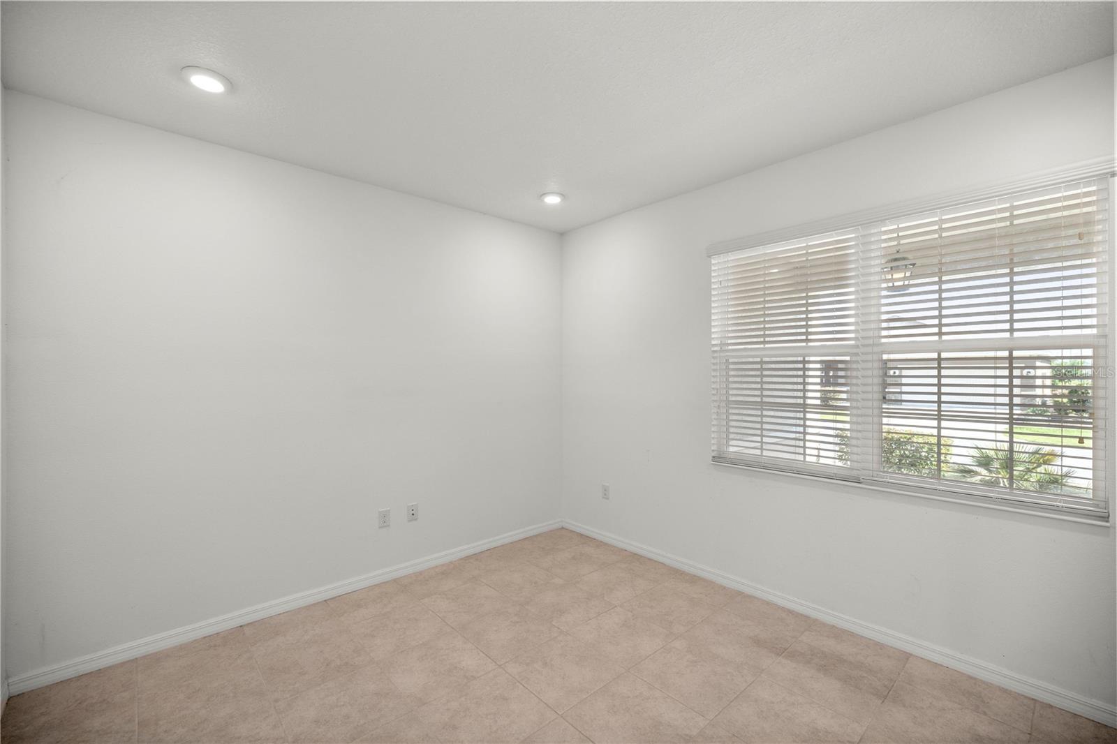 ON TOP/WORLD-AVALON PH 4 - Residential