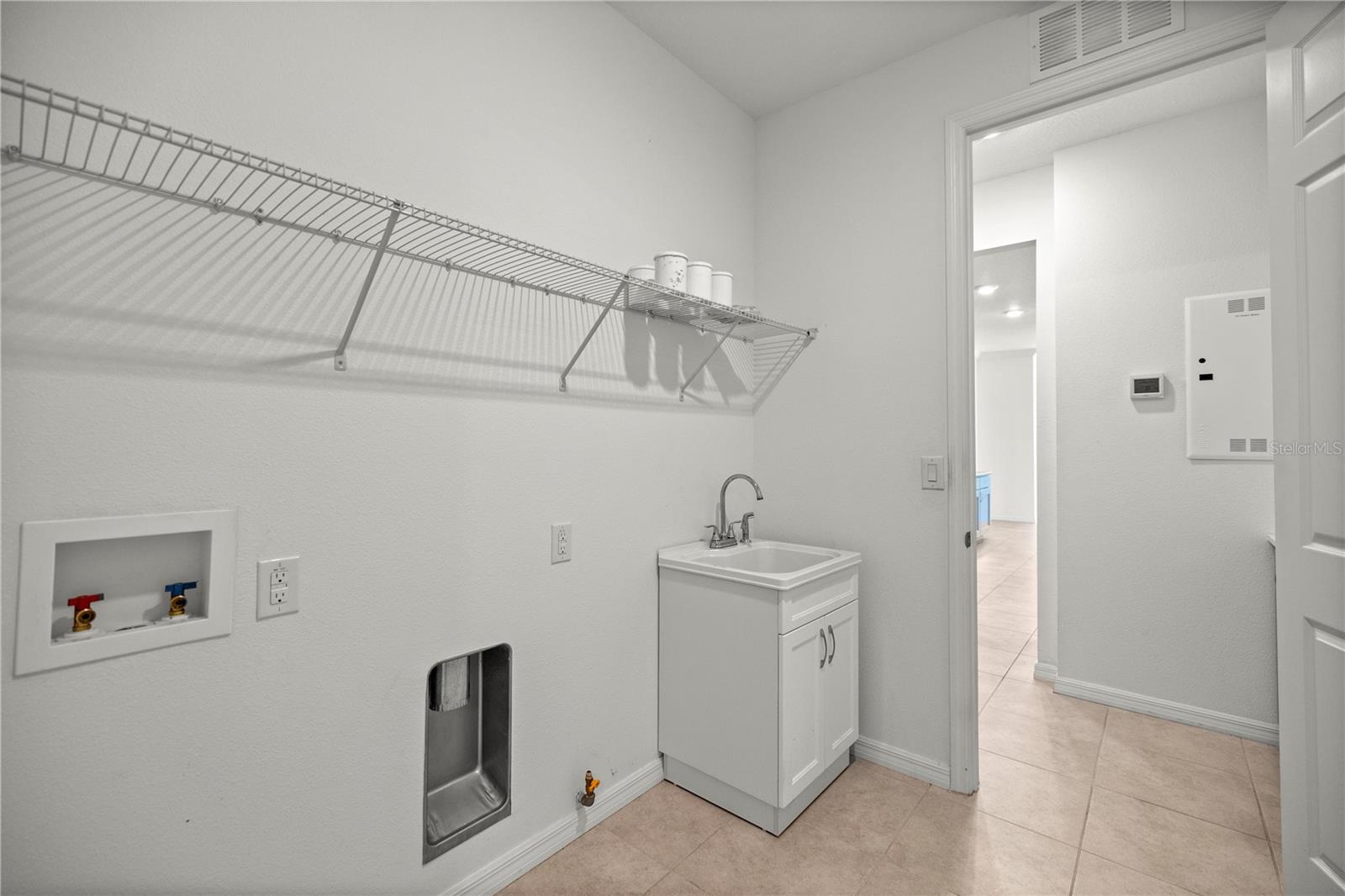 ON TOP/WORLD-AVALON PH 4 - Residential