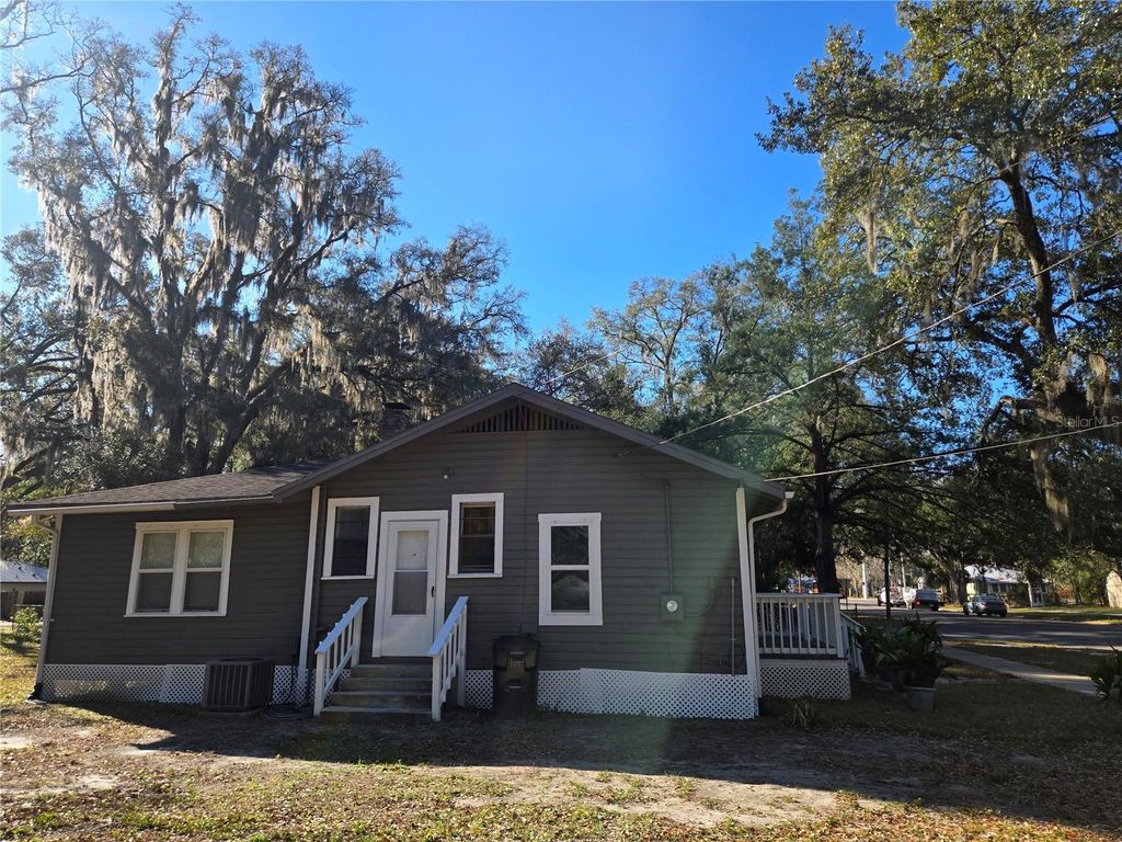 Photo of 107 NE 15th Street, Gainesville, FL 32641 (MLS # GC537876)