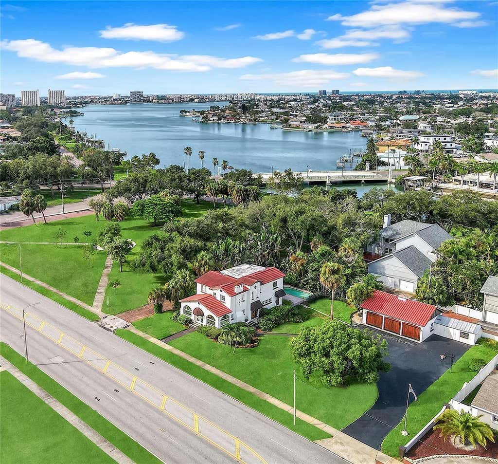 Photo of 120 Park Street N, St Petersburg, FL 33710 (MLS # TB8537008)