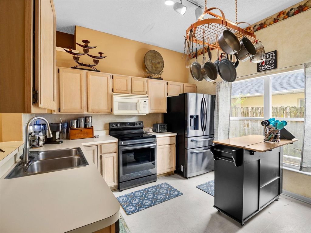 Photo of 412 Valencia Place Cir, Orlando, FL 32825 (MLS # O6349548)