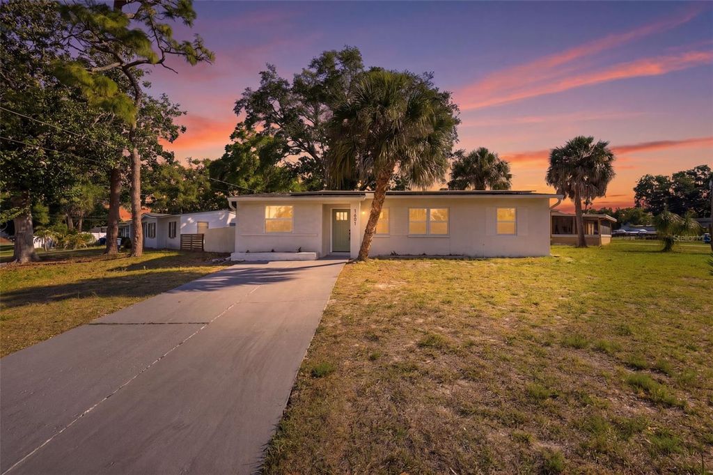 Photo of 1601 Stevensons Drive, Clearwater, FL 33755 (MLS # TB8500252)