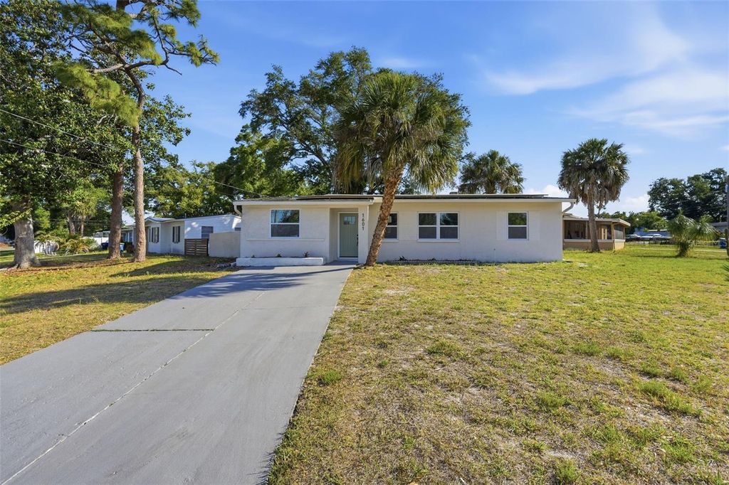 Photo of 1601 Stevensons Drive, Clearwater, FL 33755 (MLS # TB8500252)