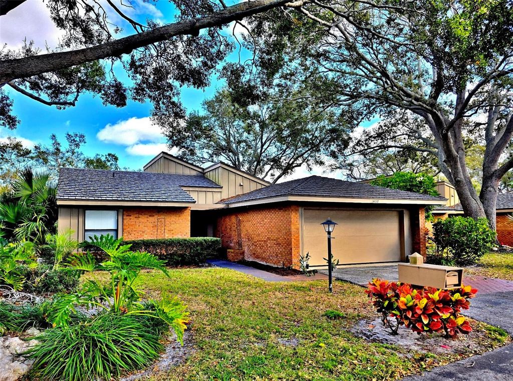 Photo of 1407 Willow Oak Circle, Bradenton, FL 34209 (MLS # A4681137)