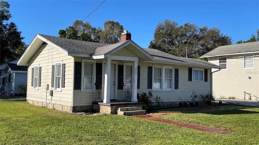 Unfurnished Annual Rental Available Now! Located in highly sought-after West Bradenton. These 2 Bedroom 1 Bath home features a living and dining room, original pine floors and ceiling fans throughout. Gas Stainless Range, fireplace, inside laundry is located in closet just off full-sized kitchen. Located within 10 minutes of shopping, restaurants, beaches, and the Bradenton Riverwalk. Convenient to the UTC Mall, shopping, restaurants, entertainment, and local hospitals. Easy access to I-75, Sarasota Airport, Tampa International Airport, and Tampa/St. Petersburg. Minutes from Nathan Benderson Park with world class rowing events, premier sports fields and world class beaches.