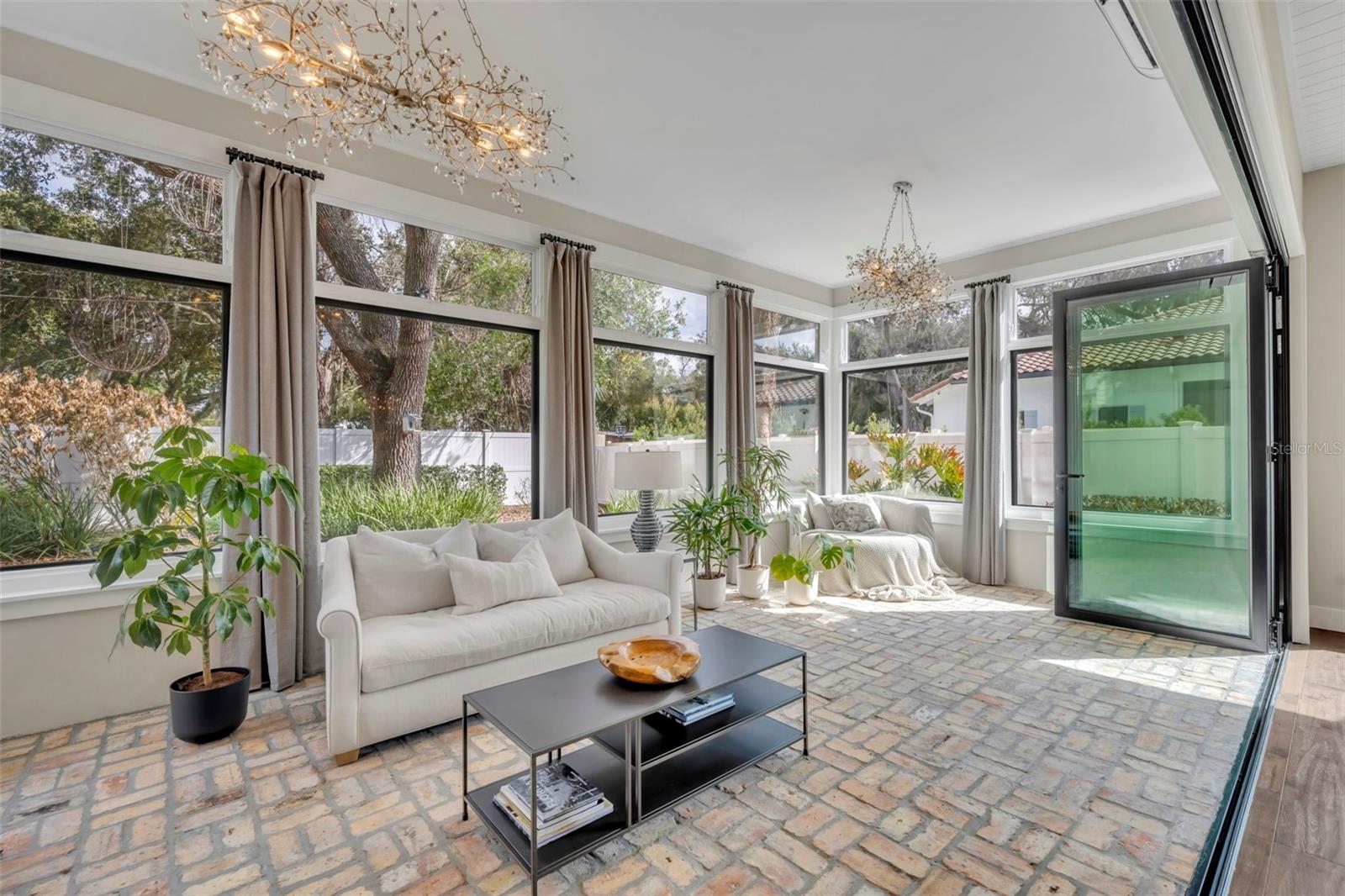 CINNAMON SHORES - Residential