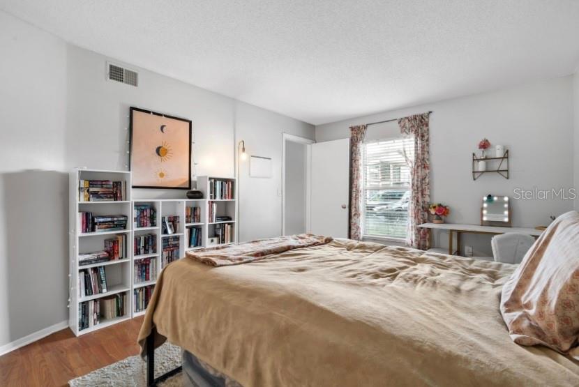 NORTH OAKS CONDO III - Residential Lease