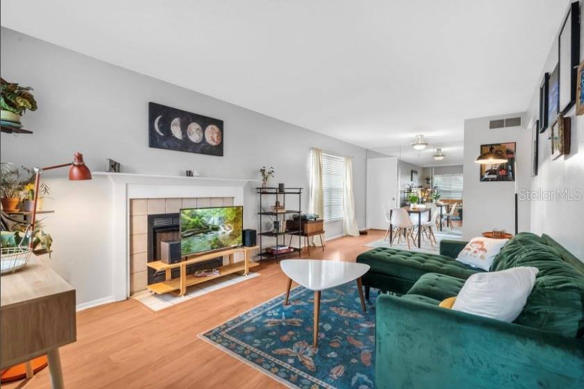 NORTH OAKS CONDO III - Residential Lease