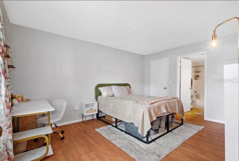 NORTH OAKS CONDO III - Residential Lease