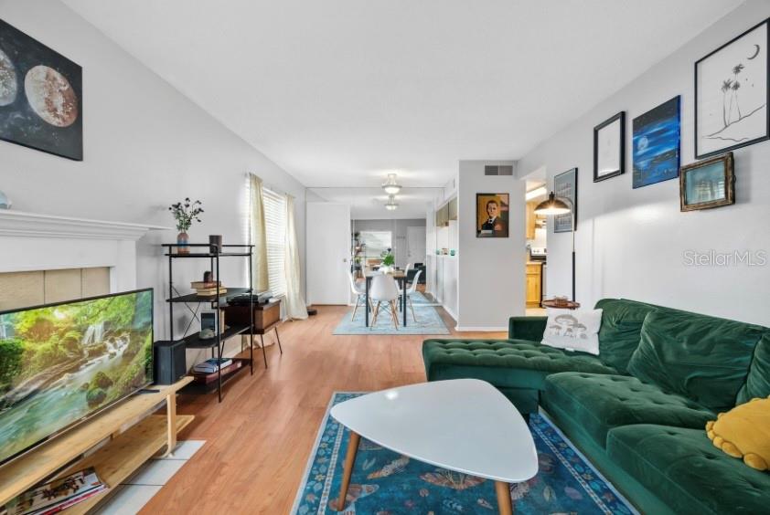NORTH OAKS CONDO III - Residential Lease