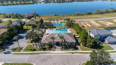 A home in AUBURNDALE