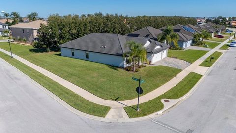 A home in AUBURNDALE