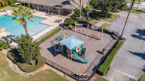 A home in AUBURNDALE