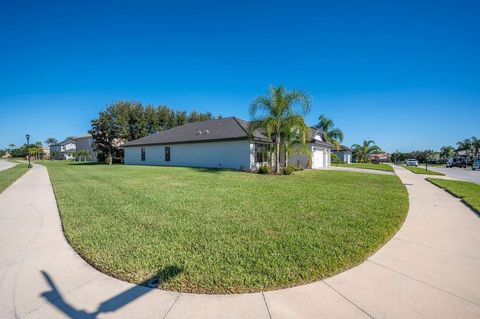 A home in AUBURNDALE