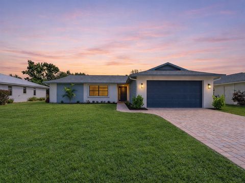 Photo of 4423 Meadow Creek Circle, Sarasota, FL 34233 (MLS # A4679713)
