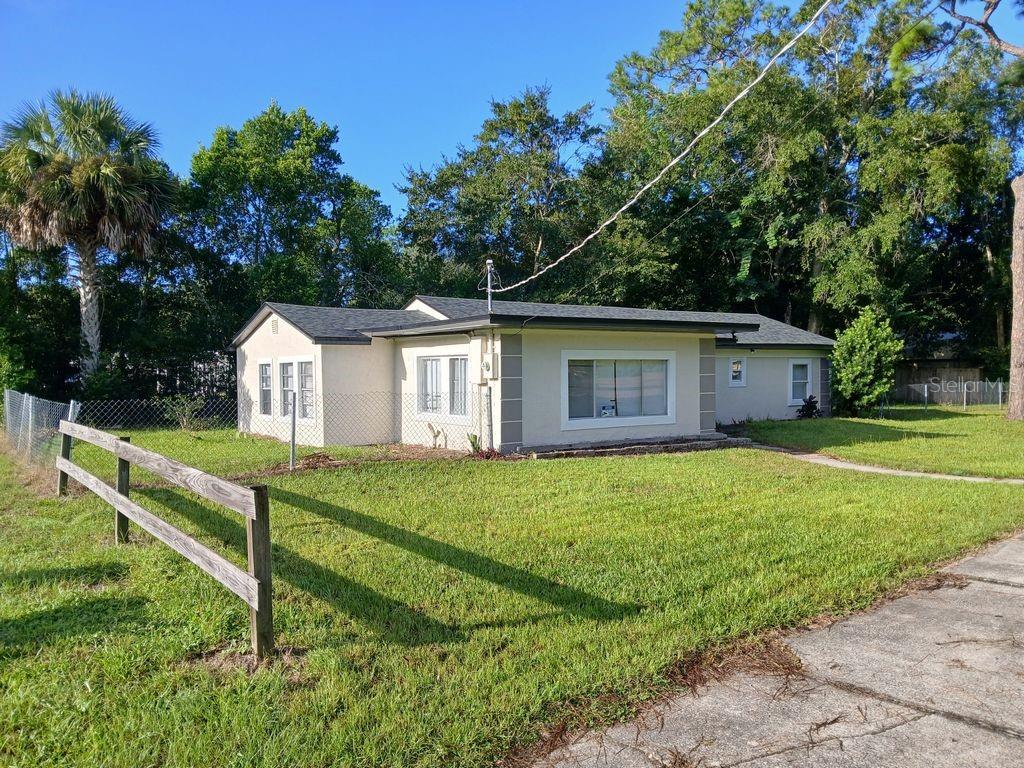 Photo of 1001 Santa Barbara Drive, Sanford, FL 32773 (MLS # O6443348)
