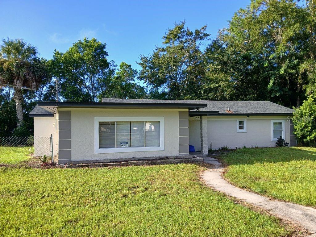 Photo of 1001 Santa Barbara Drive, Sanford, FL 32773 (MLS # O6443348)