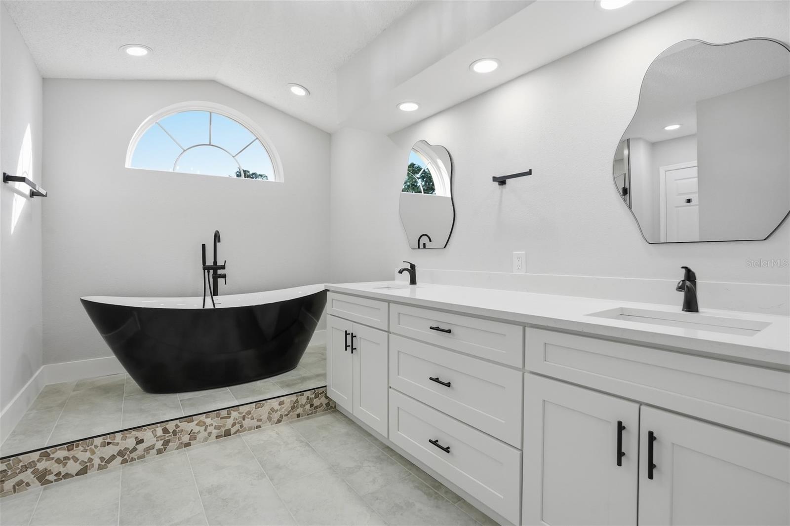 RAINBOW WOODS - Residential