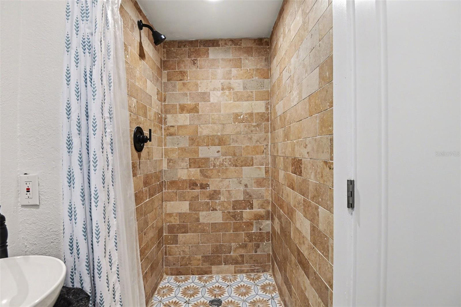 BLUE WATER SHORES - Residential