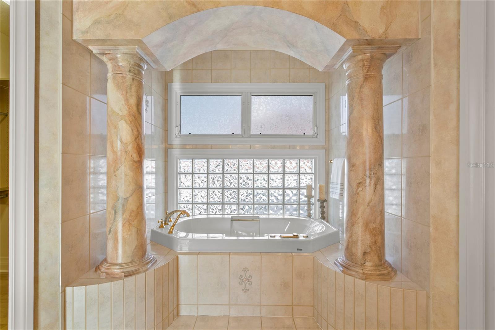 DOLPHIN CAY-PHASE 1 - Residential