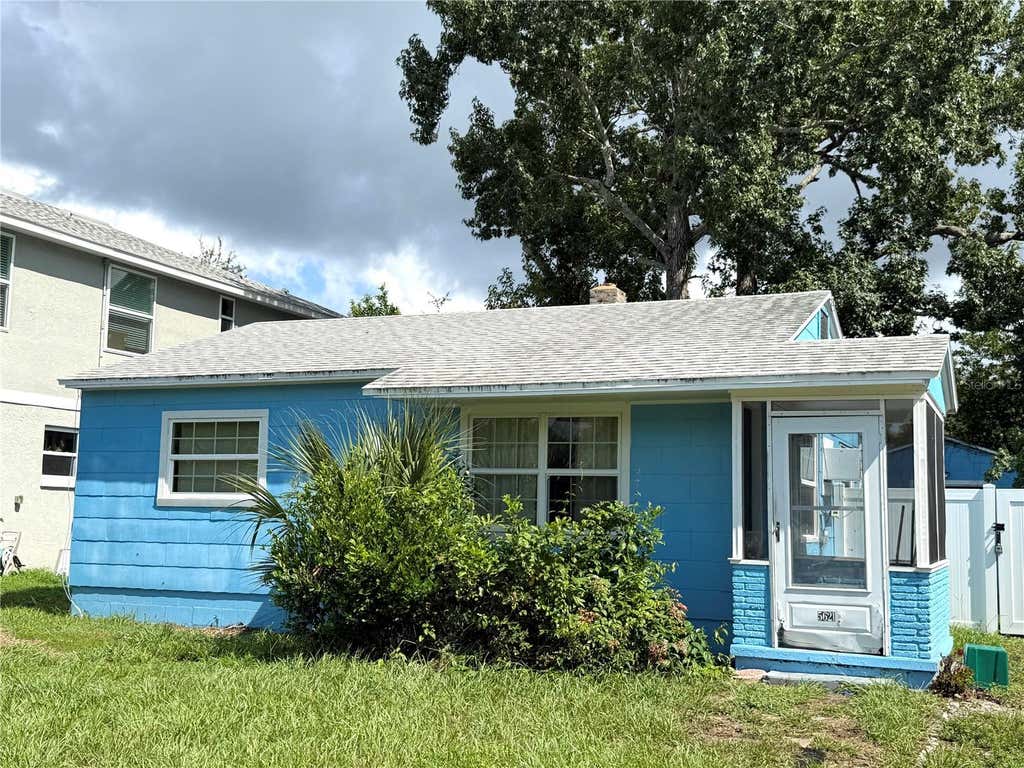 Photo of 5621 13th Avenue S, Gulfport, FL 33707 (MLS # TB8539886)