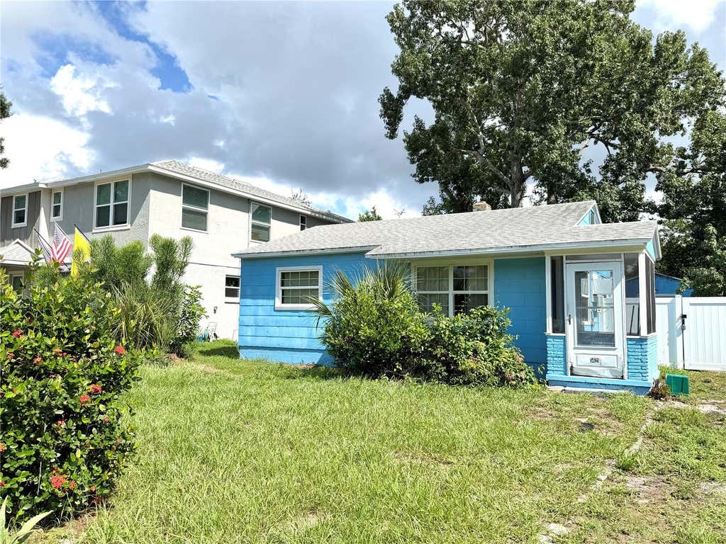 Photo of 5621 13th Avenue S, Gulfport, FL 33707 (MLS # TB8539886)