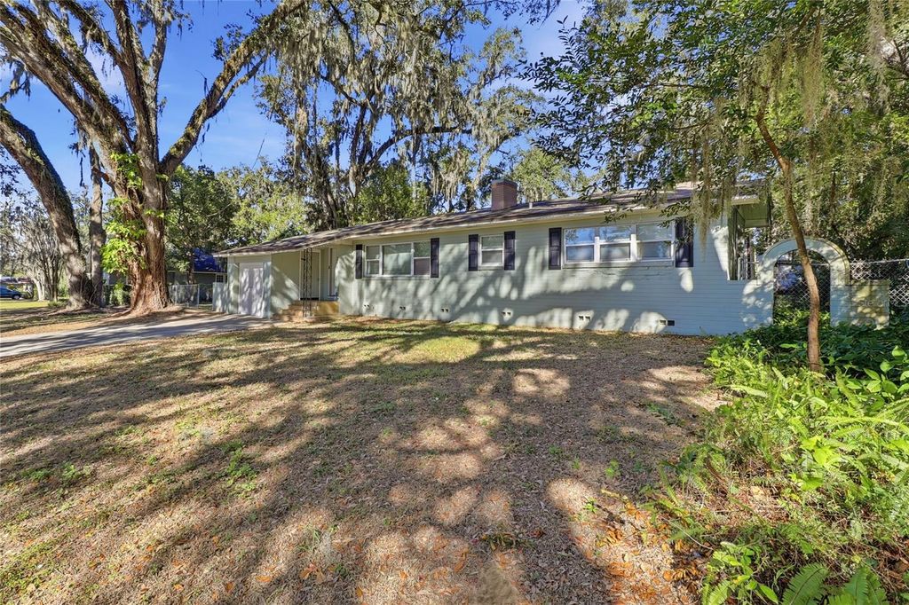 Photo of 203 W Poinsettia Street, Lakeland, FL 33803 (MLS # L4958568)