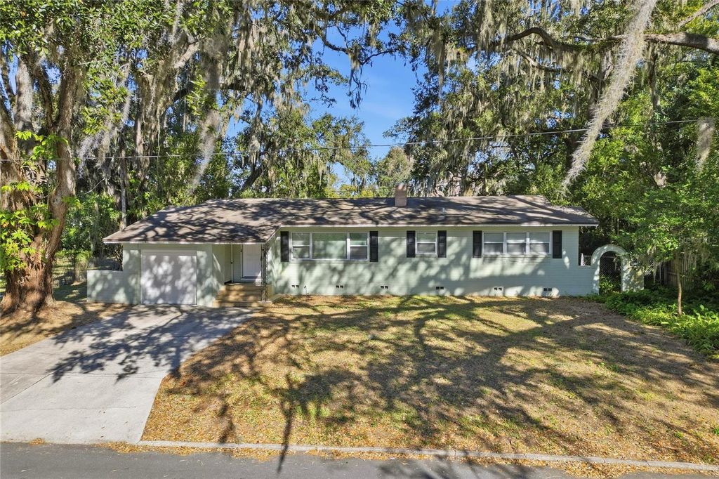 Photo of 203 W Poinsettia Street, Lakeland, FL 33803 (MLS # L4958568)