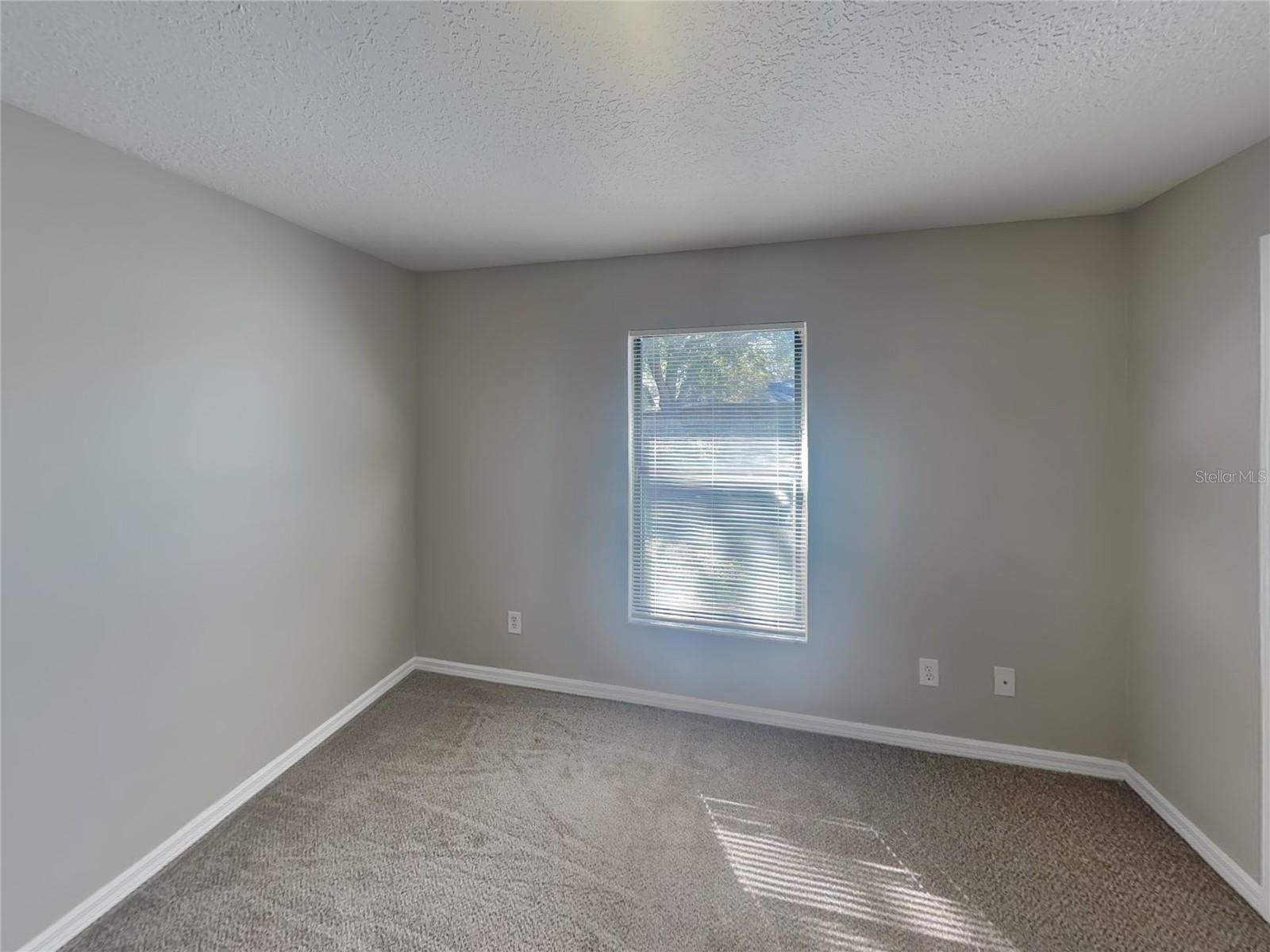 DELTONA LAKES UN 33 - Residential Lease