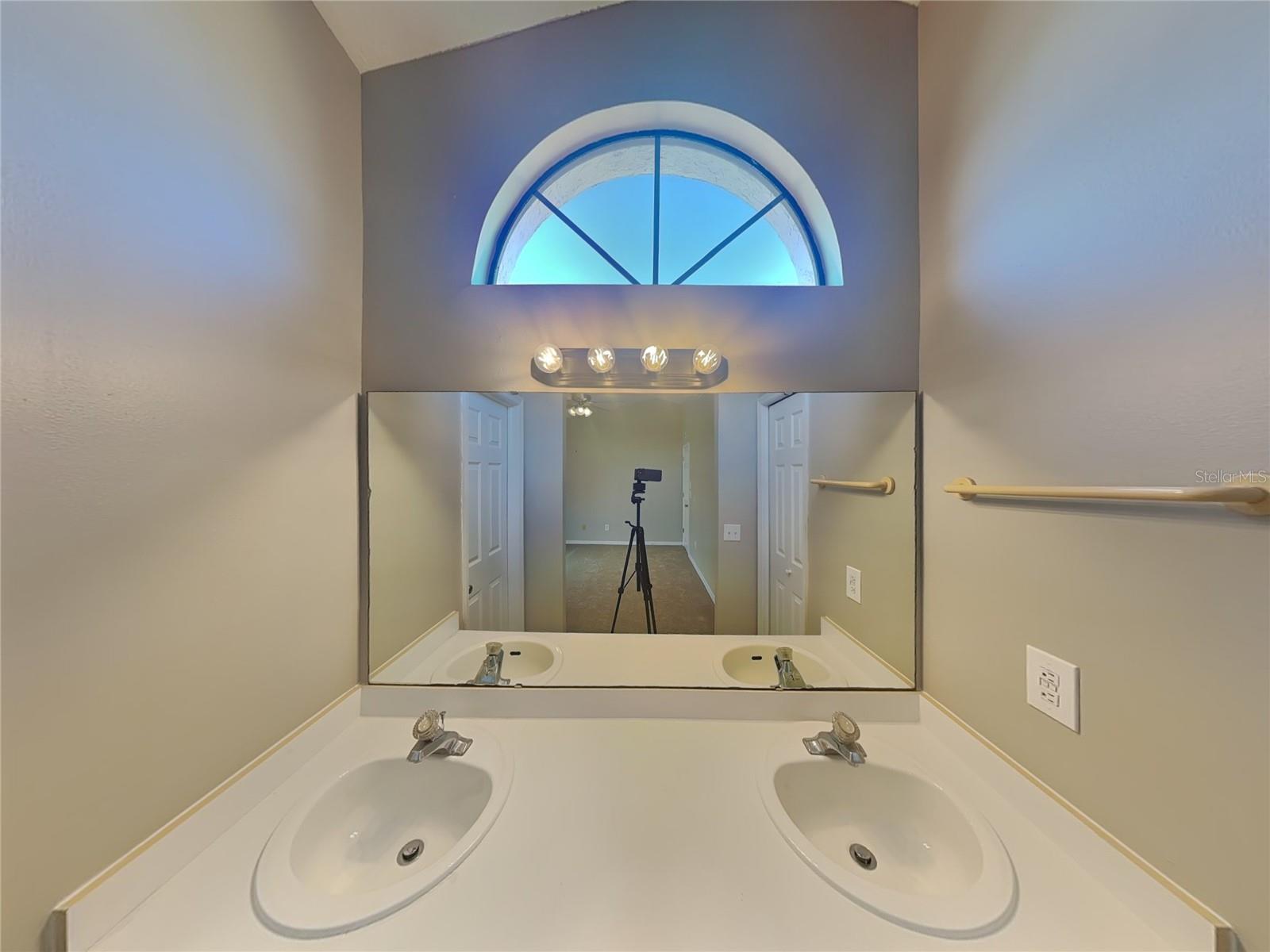 DELTONA LAKES UN 33 - Residential Lease