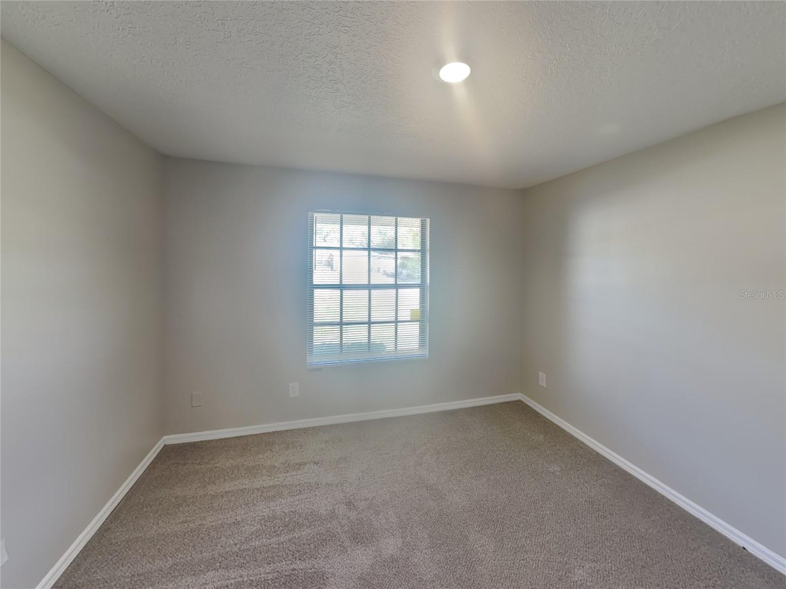 DELTONA LAKES UN 33 - Residential Lease