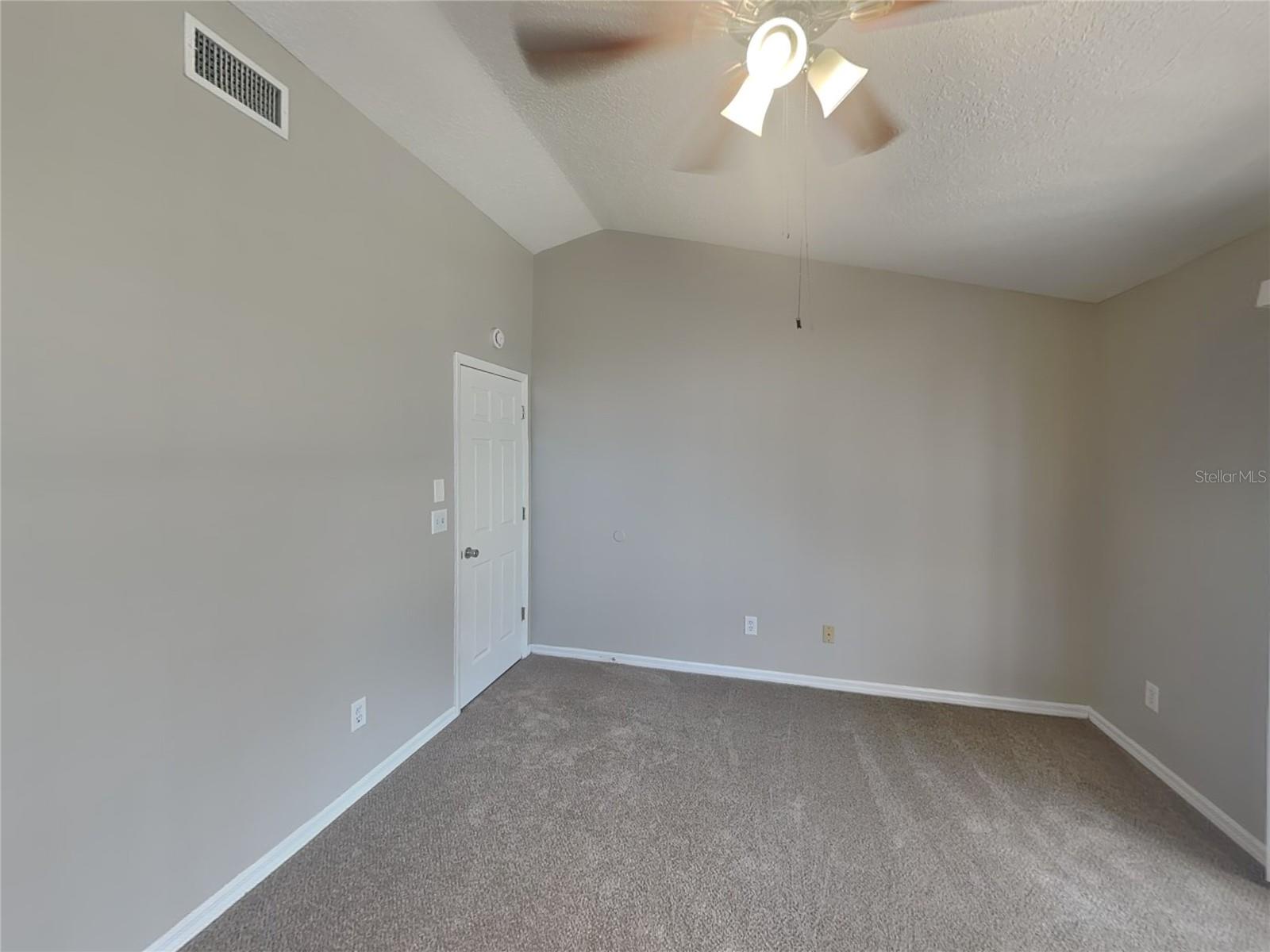 DELTONA LAKES UN 33 - Residential Lease