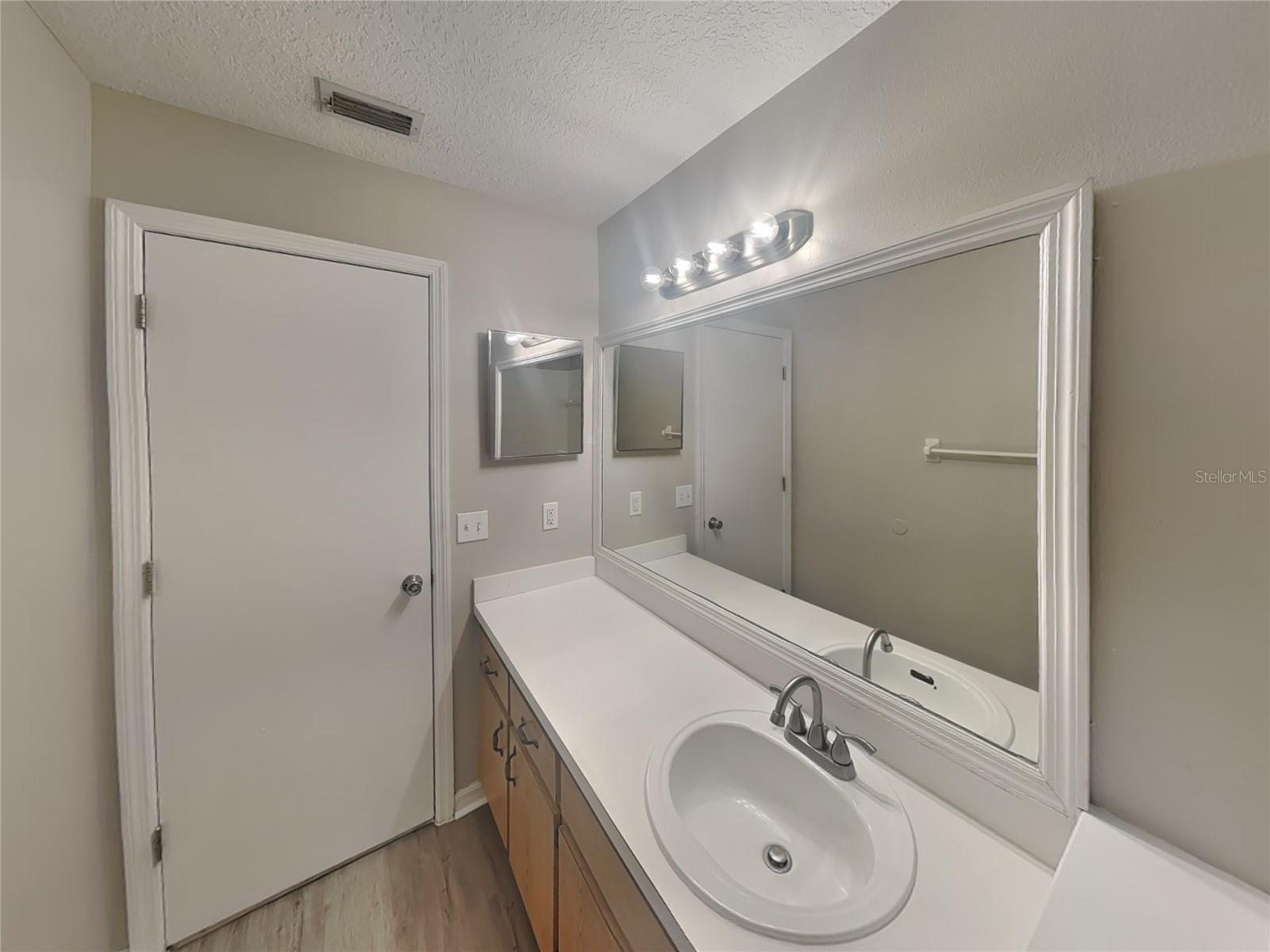 DELTONA LAKES UN 33 - Residential Lease